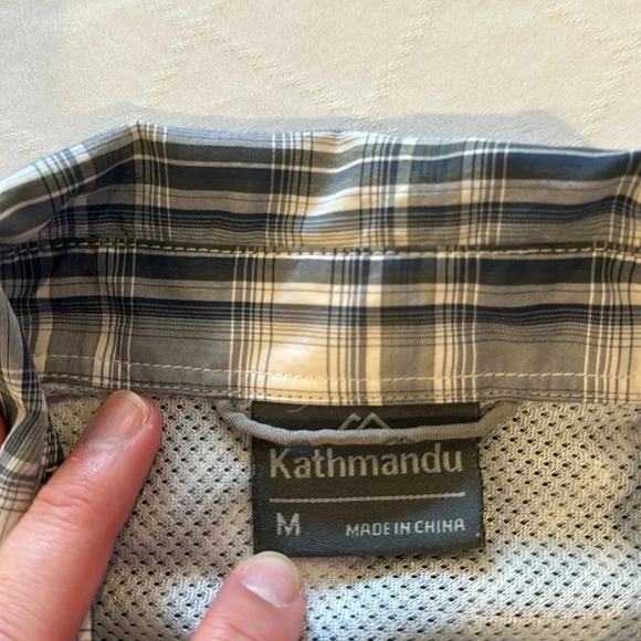 Kathmandu Short Sleeve button down up Travel Hiking plaid Shirt Men's medium EUC - Picture 2 of 3